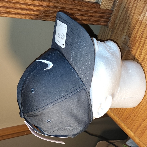 Nike Dri fit STRAPBACK HAT - Picture 2 of 7